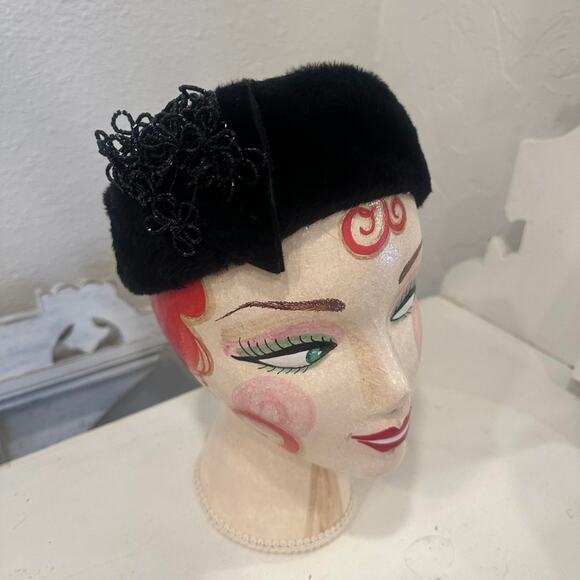 Nicholas Ungar Hats Black Felt Cap Italy c 1940s Pillbox Hat Beaded Accent - Picture 1 of 4